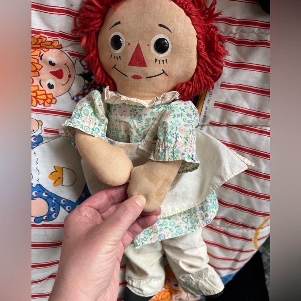 Vintage Raggedy Ann and Andy Dolls with Vintage Quilt - Picture 3 of 13